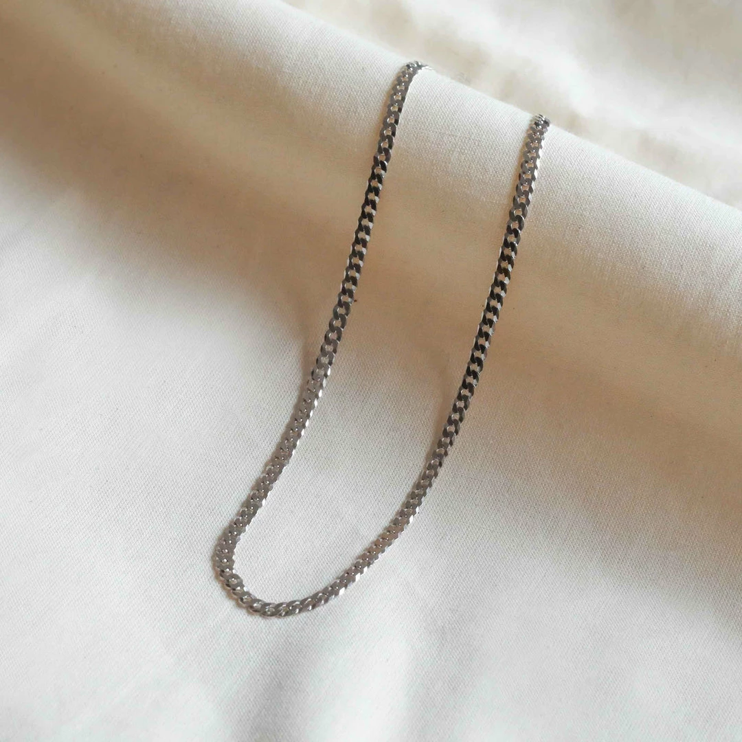 Astrid & Miyu Curb Chain Necklace In Silver 5 Astrid & Miyu Curb Chain Necklace In Silver