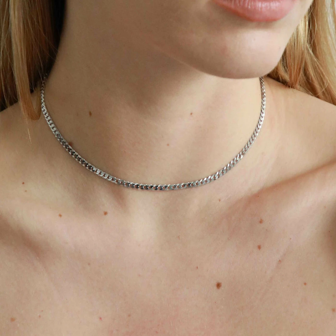 Astrid & Miyu Curb Chain Necklace In Silver 4 Astrid & Miyu Curb Chain Necklace In Silver