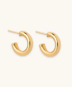 Astrid & Miyu Essential Small Hoops In Gold