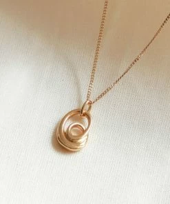 Astrid & Miyu Infinite Pendant Necklace In Gold