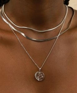 Astrid & Miyu Zodiac Necklaces Leo Zodiac Pendant Necklace In Silver