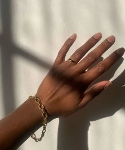 Astrid & Miyu Textured Oval Link T-Bar Bracelet In Gold