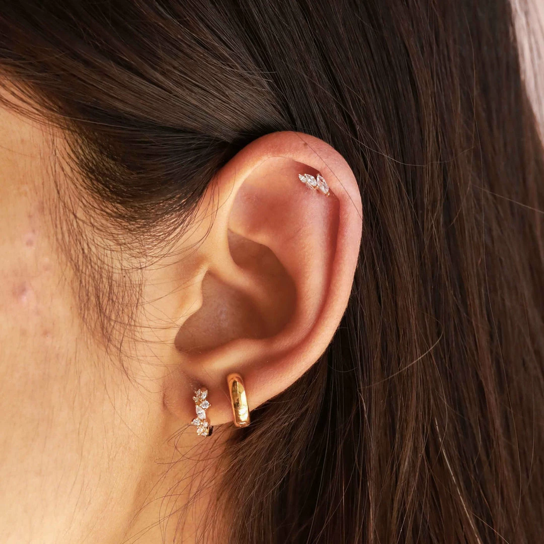 Astrid & Miyu Navette Wave Barbell In Gold 4 Astrid & Miyu Navette Wave Barbell In Gold