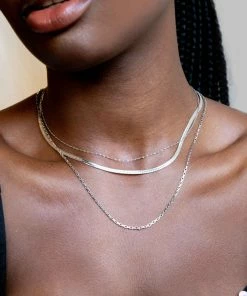 Astridandmiyu Rectangular Link Necklace Chain In Silver