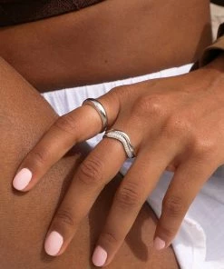 Astrid & Miyu Wave Ring In Silver