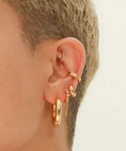 Astrid & Miyu Ripple Ear Cuff In Gold