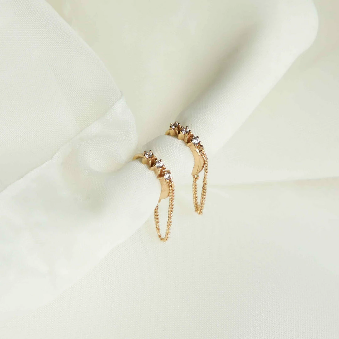 Astrid & Miyu Best Sellers Twilight Chain Huggies In Gold 5 Astrid & Miyu Best Sellers Twilight Chain Huggies In Gold