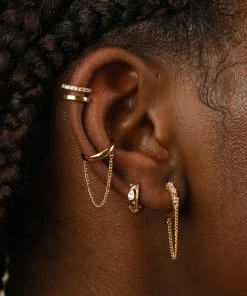 Astrid & Miyu Best Sellers Twilight Chain Huggies In Gold