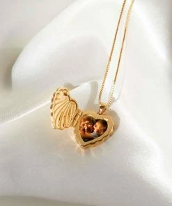 Astrid & Miyu Wreath Locket Pendant Necklace In Gold Sale