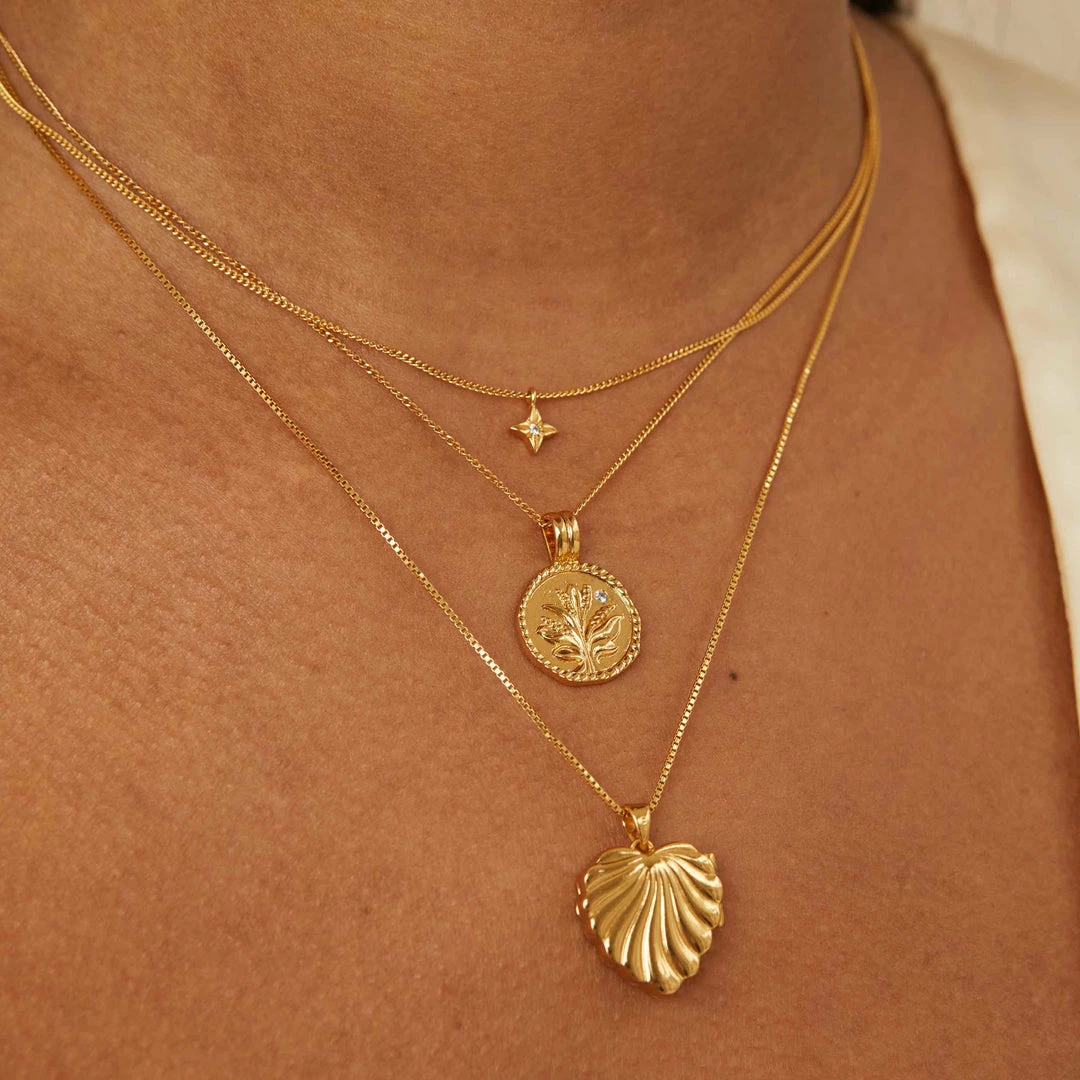 Astridandmiyu Sale Blossom Coin Pendant Necklace In Gold 4 Astridandmiyu Sale Blossom Coin Pendant Necklace In Gold
