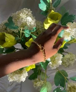 Astridandmiyu Wreath T-Bar Chunky Bracelet In Gold